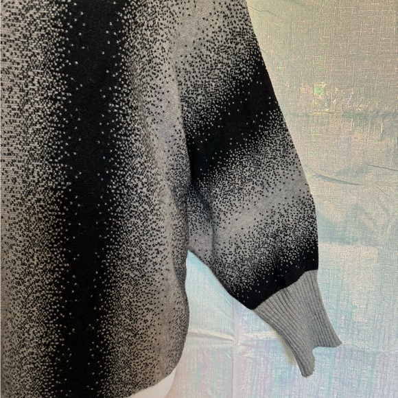 Wonderly plus size Batwing Sweater. Gray/Black.  Size 4X. Boat neck - Picture 3 of 7